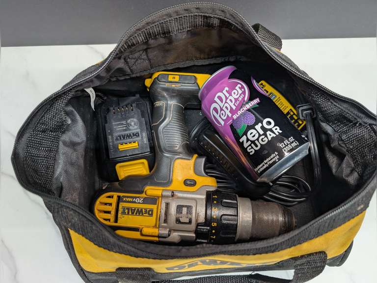 DEWALT 20 AMP LITHIUM DRILL WITH BATTERY, CHARGER, AND TOOL BAG
