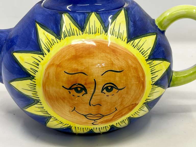 LR… World Bazaars sun face teapot, see pictures for details.