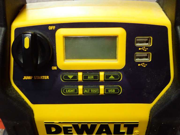 DeWalt 1400A 120 PSI Jump Starter