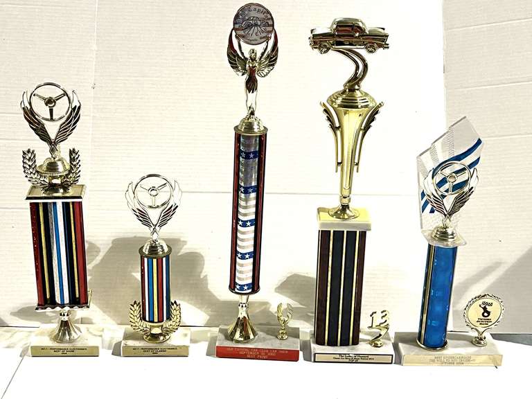 Assorted trophies, five pieces, these trophies are in relatively good shape and can be repurposed, plates can be removed to suit your needs, see pictures for details. image