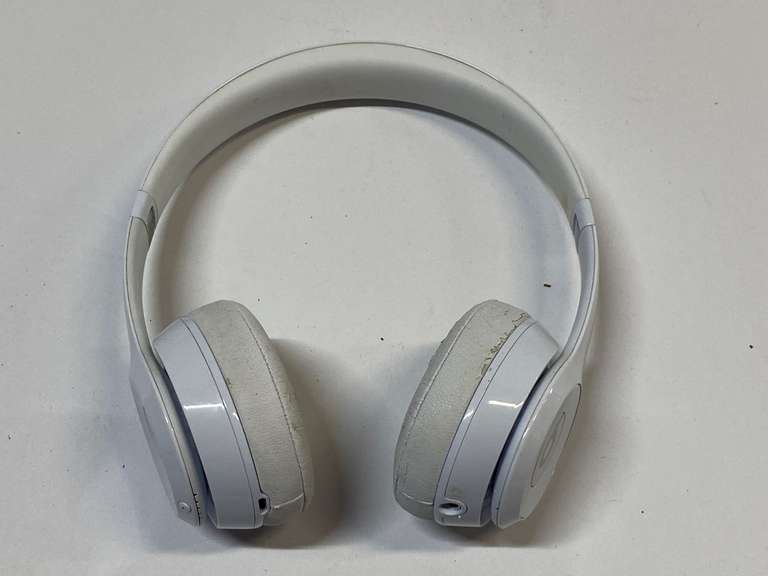Beats wireless headphones, working condition unknown, see pictures for details. image