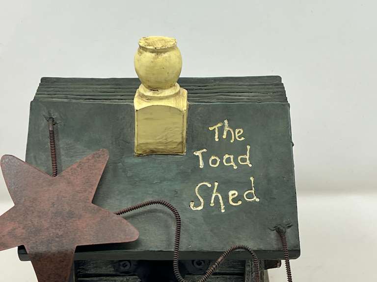 LR…”The Toad Shed” garden decor, see pictures or details.