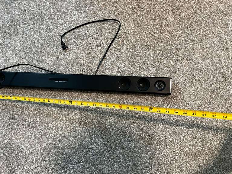LR… LG sound bar with remote, powers up, see pictures for details.