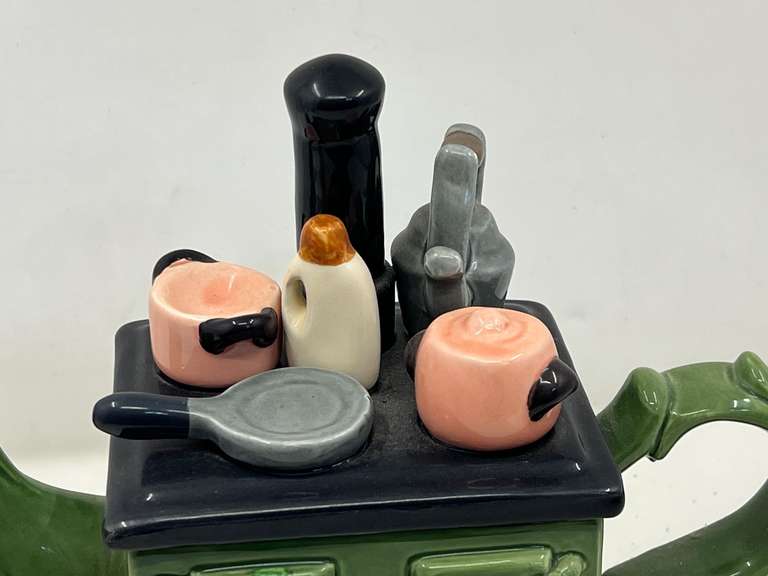 LR… Ceramic stove teapot, see pictures for details.