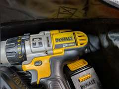 DEWALT 20 AMP LITHIUM DRILL WITH BATTERY, CHARGER, AND TOOL BAG