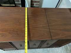 LR… Vintage Zenith stereo console, powers up, see pictures for details.
