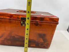 LR… Plastic sewing box with light content, see pictures for details.