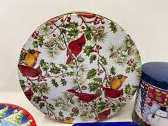 LR… Assorted seasonal tins, four pieces, see pictures or details.