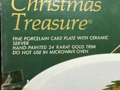 LR… Christmas treasures, Jamestown China cake/pie plate with matching server, comes with the original box, see pictures for details.