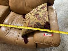 LR… Dual side leather reclining sofa with console, believed to be Flexsteel furniture, POWERS UP AND WORKS AS IT SHOULD