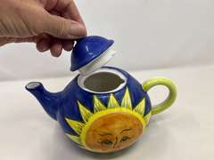 LR… World Bazaars sun face teapot, see pictures for details.