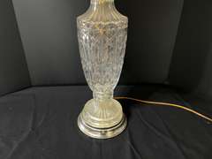 LR… Lovely cut glass urn lamp, see pictures for details.
