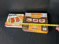 LR… Microwave bacon trays, two pieces, both come with the original boxes, see pictures for details.