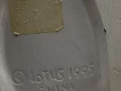 LR… Lotus garden themed tea pot, see pictures for details.