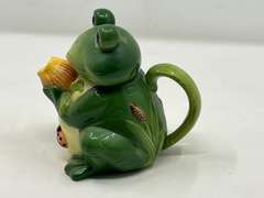 LR… Ceramic frog creamer, see pictures for details.