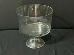 LR… Pedestal trifle bowl, see pictures for details.