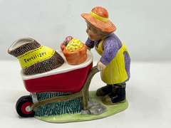 LR… Lotus garden themed tea pot, see pictures for details.