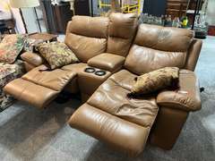 LR… Dual side leather reclining sofa with console, believed to be Flexsteel furniture, POWERS UP AND WORKS AS IT SHOULD