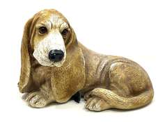 LR… Basset hound figurine, see pictures for details.