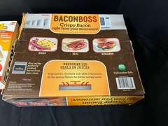 LR… Microwave bacon trays, two pieces, both come with the original boxes, see pictures for details.