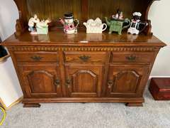LR… Kincaid China cabinet with hutch, two pieces, hutch is three door and two shelf with glass front, bottom has three door and three drawer cabinet storage, items seen in photos are sold in separate lots, see pictures for details.*** Please see special pick up instructions***