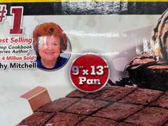 LR… Red copper Brownie Bonanza brownie maker, comes with the original box, see pictures for details.