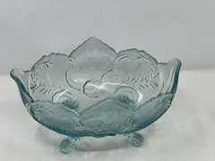 LR… Light blue footed glass fruit bowl, believed to be vintage Jeanette glass, see pictures for details.