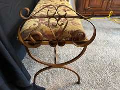 LR… Vintage, ornate bed bench, see pictures for details.