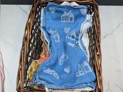 BASKET FILLED WITH THEMED DISH RAGS