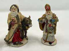 LR… Angel and Father Christmas figurines, three pieces total, see pictures for details.