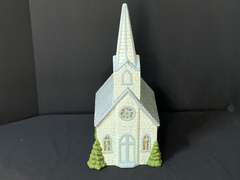 LR… Lighted ceramic music box church, needs new bulb, see pictures for details.
