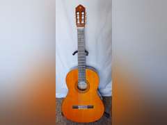 Yamaha C-40 Acoustic Guitar