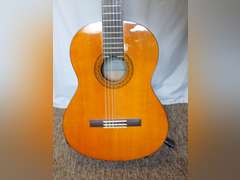 Yamaha C-40 Acoustic Guitar