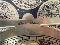 LR… Battery powered Daniel Dakota grandfather clock with lovely cabinet, see pictures for details.
