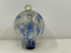 LR… Lovely glass balloon ornament, see pictures for details.