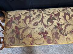 LR… Vintage, ornate bed bench, see pictures for details.