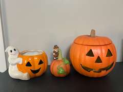 LR… Seasonal Halloween decor to include ceramic pumpkin, pumpkin cup, and an Avon collectibles pumpkin bell, see pictures for details.