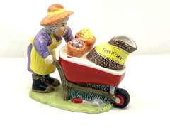LR… Lotus garden themed tea pot, see pictures for details.