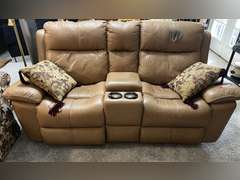 LR… Dual side leather reclining sofa with console, believed to be Flexsteel furniture, POWERS UP AND WORKS AS IT SHOULD