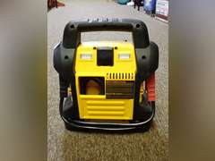 DeWalt 1400A 120 PSI Jump Starter