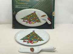 LR… Christmas treasures, Jamestown China cake/pie plate with matching server, comes with the original box, see pictures for details.