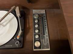 LR… Vintage Zenith stereo console, powers up, see pictures for details.