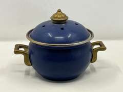 LR… Small enamelware potpourri burner/garlic keeper, has brass accents, see pictures for details.