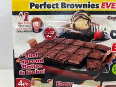 LR… Red copper Brownie Bonanza brownie maker, comes with the original box, see pictures for details.