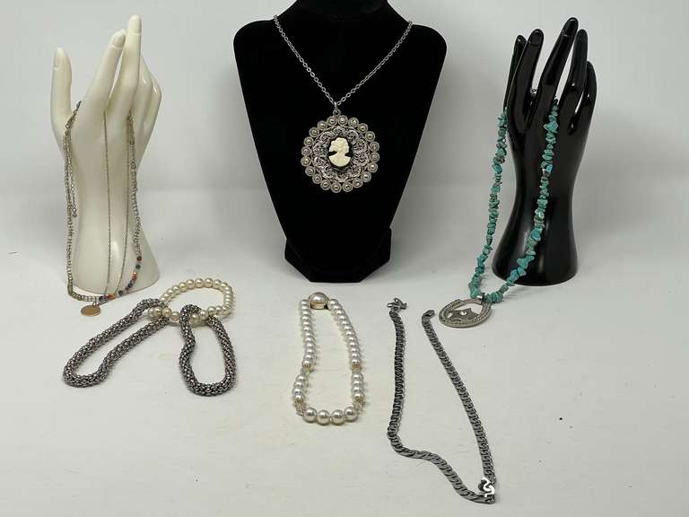 Ladies fashion estate jewelry to include beaded necklaces, and more. See pictures for details. image