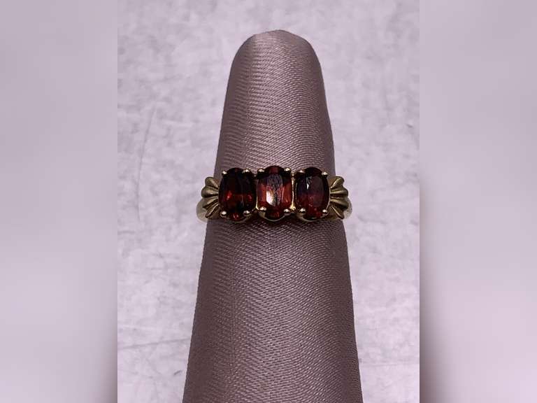 10KT YELLOW GOLD BAND WITH 3 OVAL GARNETS 2.72 GRAMS SIZE 5 3/4 image