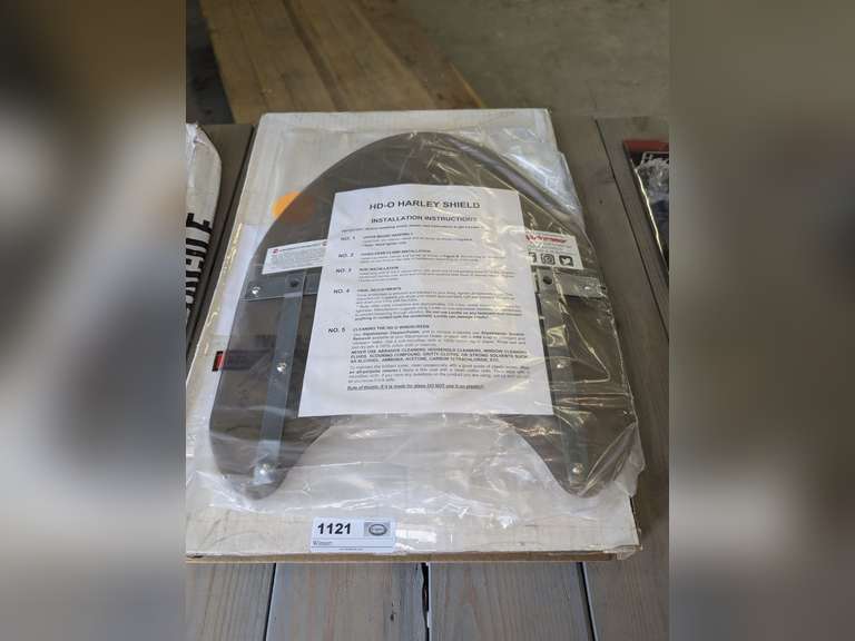 HD-O HARLEY SHIELD MOTORCYCLE WINDSHIELD IN ORIGINAL BOX image