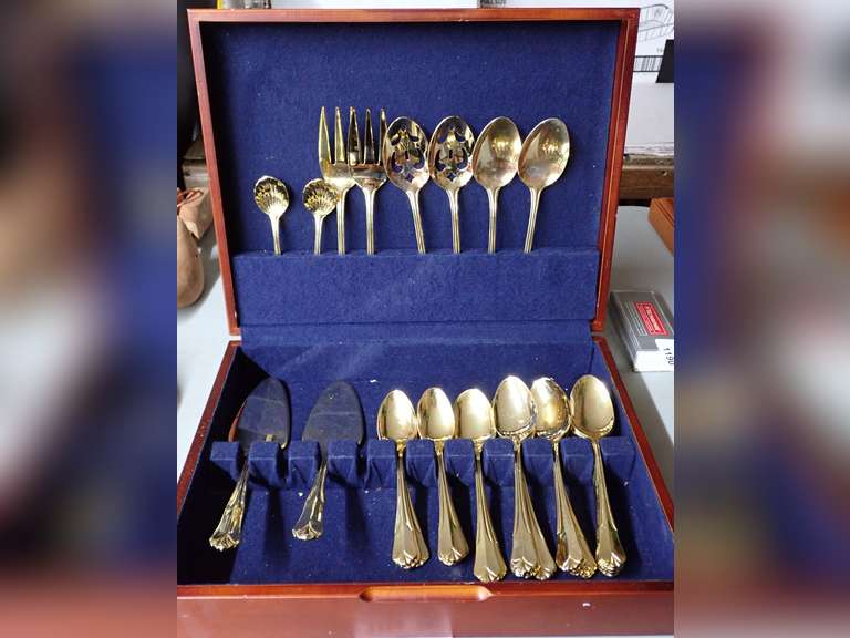 Hampton Silversmiths Flatware Set in Case image