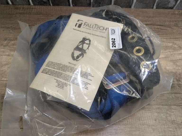 FALLTECH FULL BODY HARNESS IN UNOPENED ORIGINAL PLASTIC image