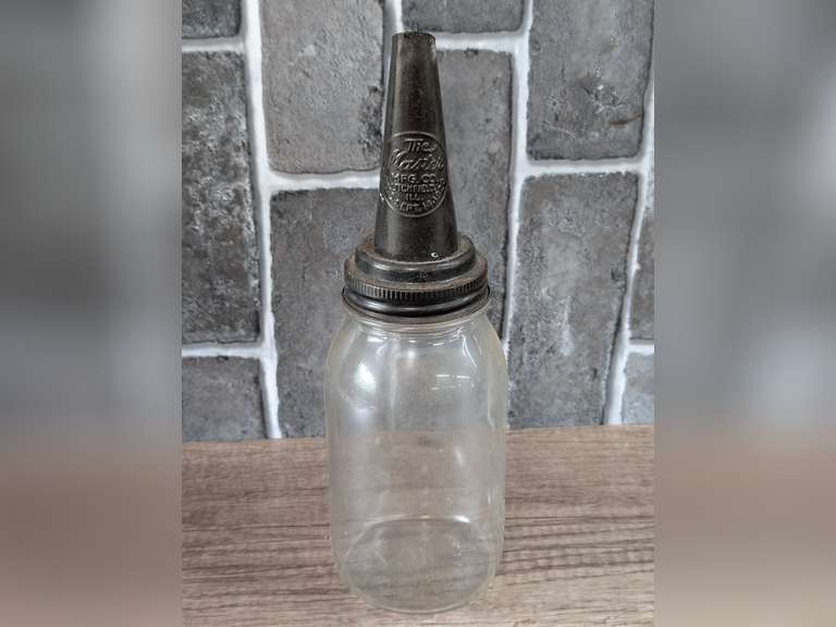 ANTIQUE OIL BOTTLE WITH THE MASTER MFG. CO. SPOUT image
